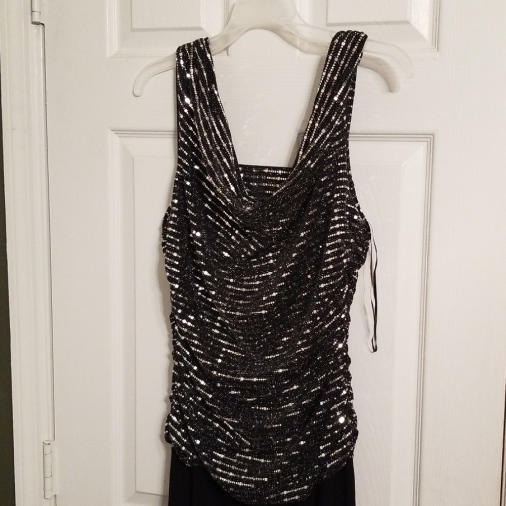 Formal dress - Picture 2 of 5